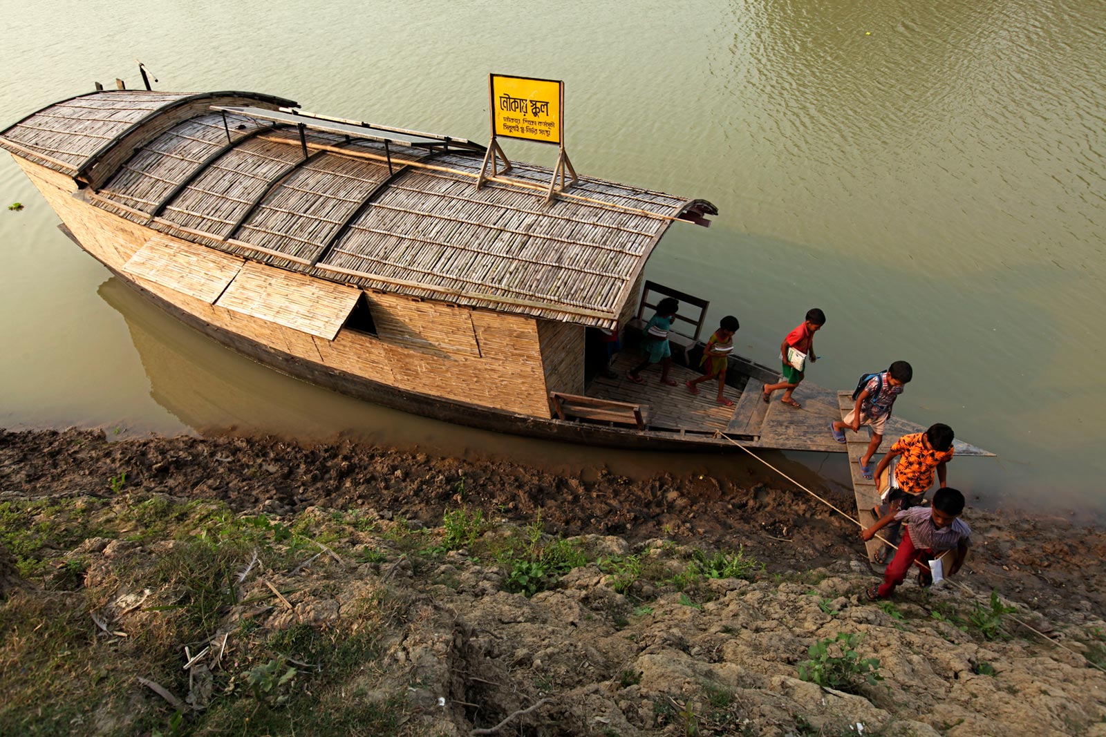 floating Classrooms: Transforming Learning on the Waves