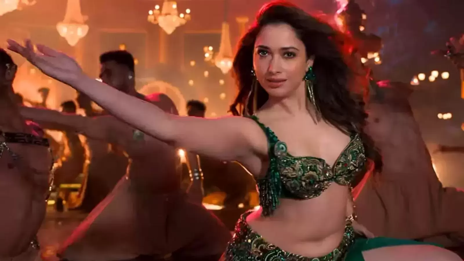 Telugu heroine tamanna charged 1 crore for in aaj ki raat sexy videos song